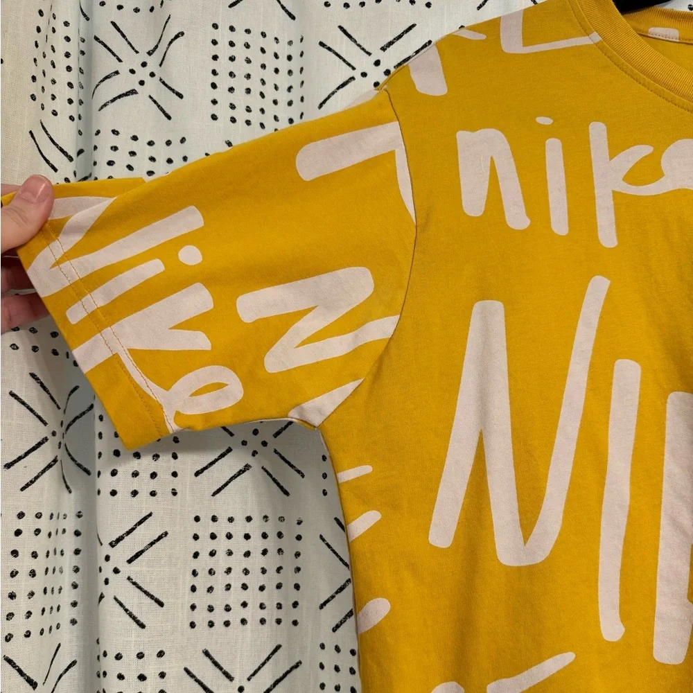 NIKE Logo Mash Crop T-Shirt - Picture 4 of 7